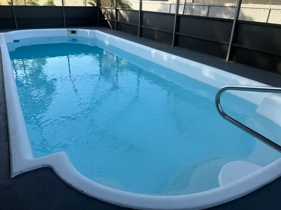 Emergency pool leak detection Clewiston FL, fiberglass pool broken wall fitting