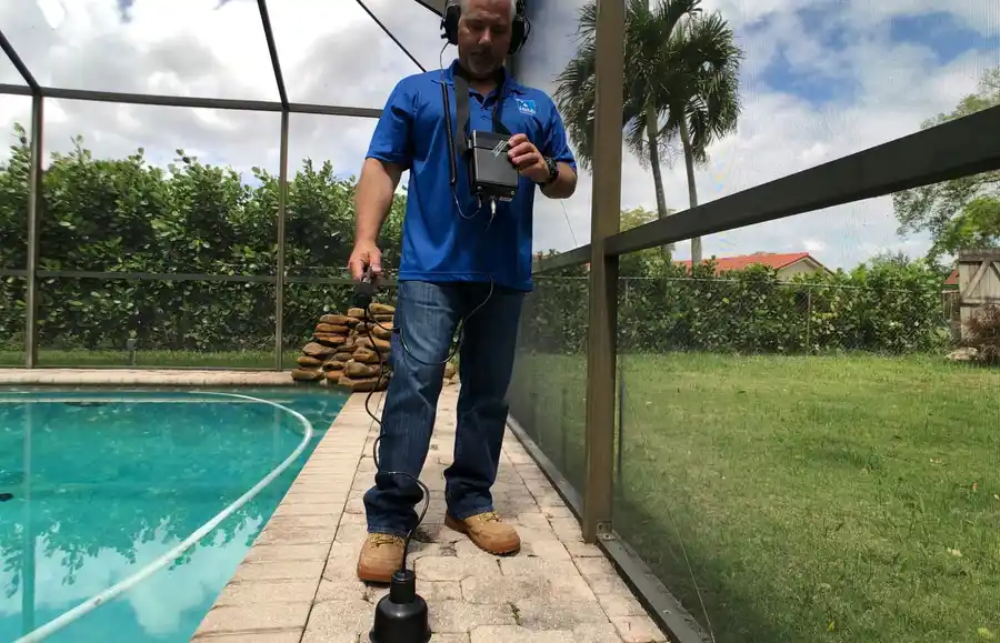 Ground microphone equipment used for pool leak detection