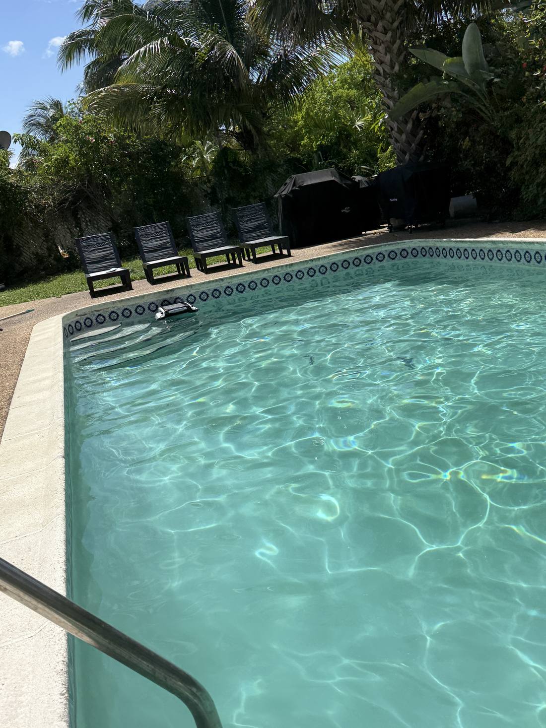 Residential pool in Fort Lauderdale being checked for water loss