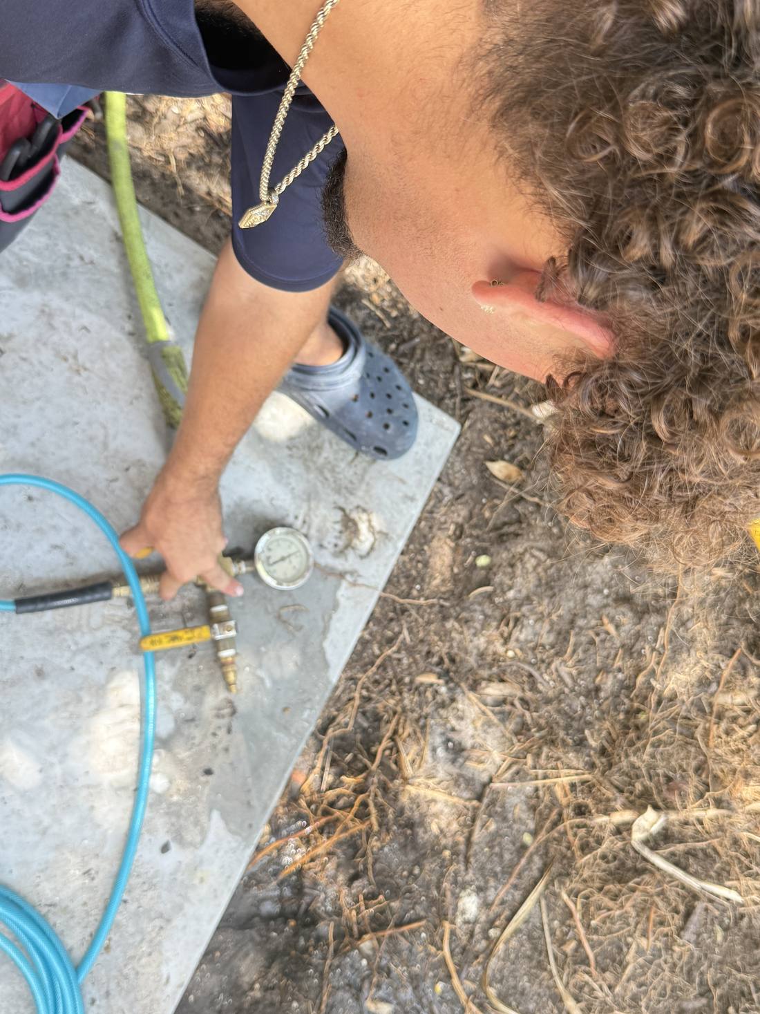 Pressure gauge on an isolated pool line during a Jupiter leak detection visit